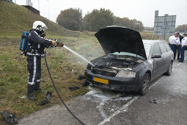 2010/294/GB 20101108 002 Nieuwemeerdijk autobrand.jpg